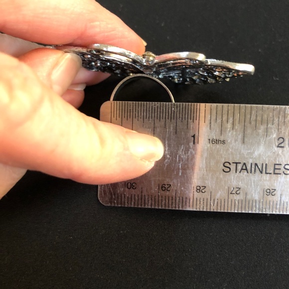 Wide Silver Rhinestone Butterfly Ring - Picture 4 of 6